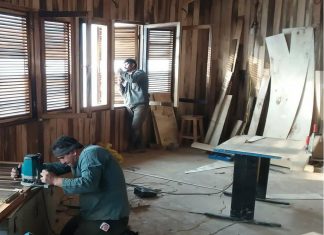 ساخت کلبه ی چوبی